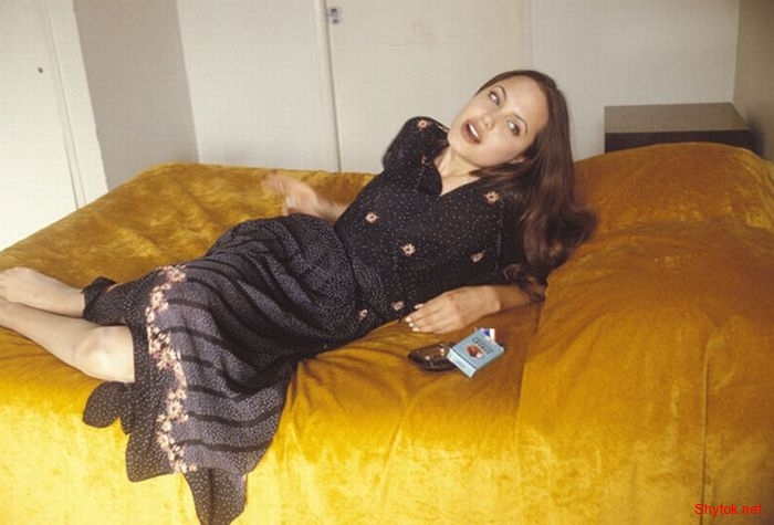 Фото Анджелины Джоли в молодости